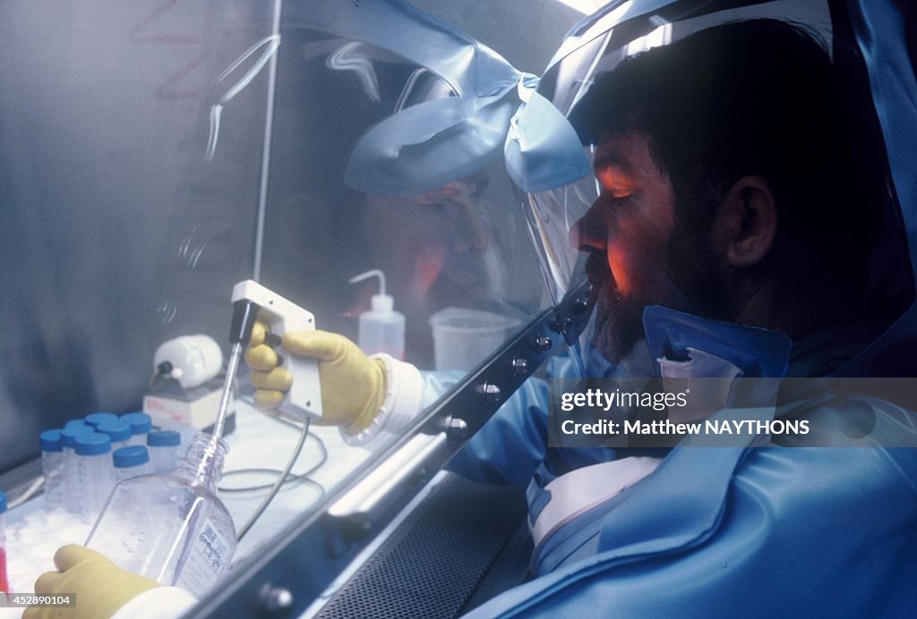 Contaiment Cell Lab Research inside the containment laboratory for high-level biohazard ...