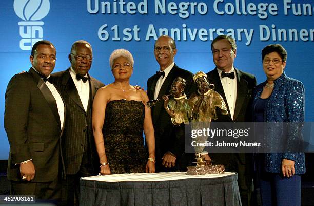 Dr. Billy C. Hawkins president of Texas College, Hank Aaron, Billye S. Aaron, Dr. Michael Lomax, CEO/president of United Negro College Fund, H. Lee...