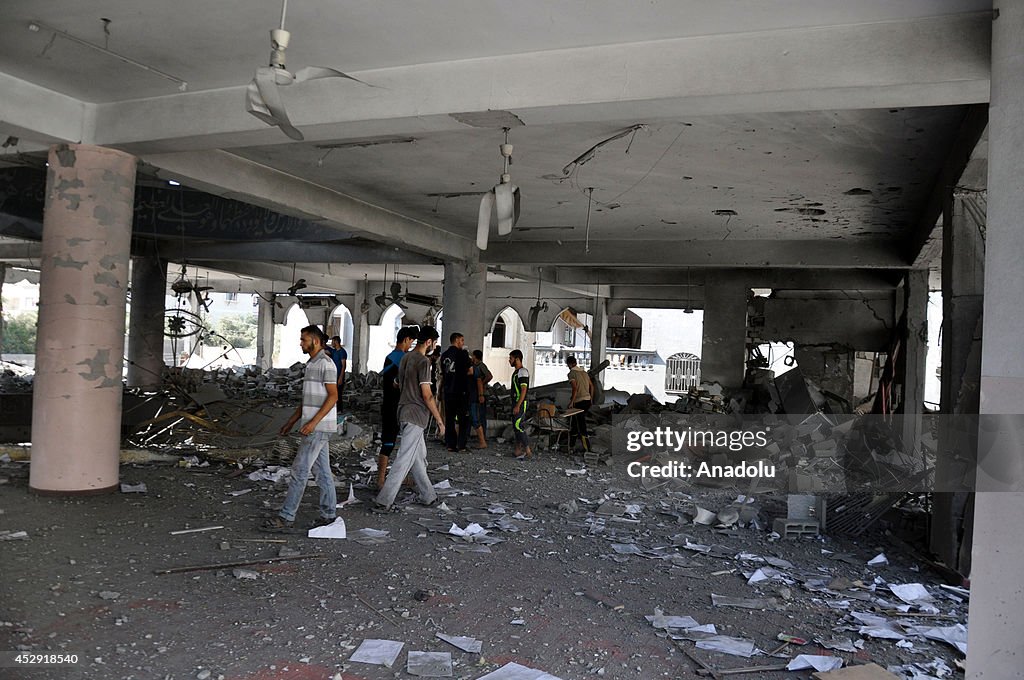 Israeli airstrikes hit El Suusi Mosque