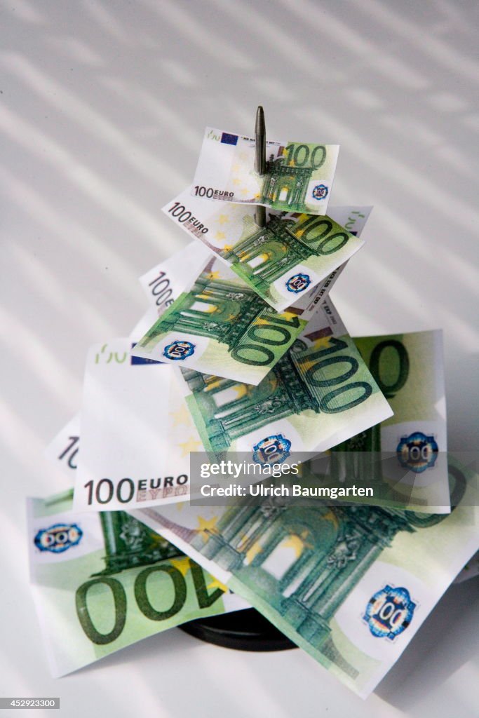 Symbol photo inflation, skewered 100 euro banknotes.