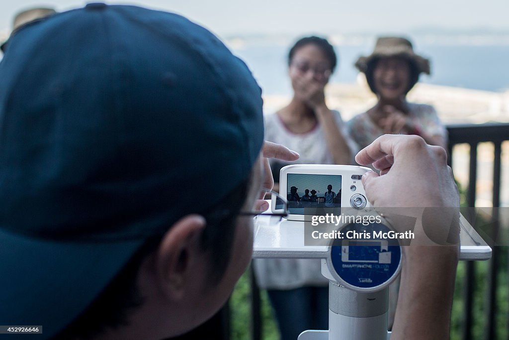 Selfie Stands Installed In Tourist Destinations In Japan