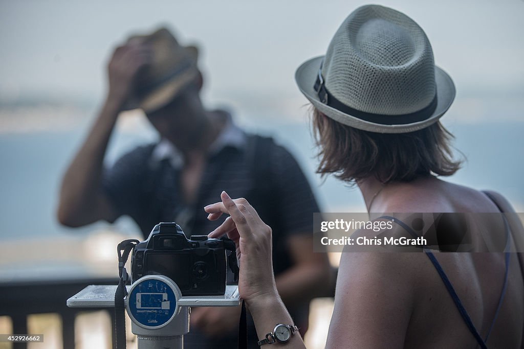 Selfie Stands Installed In Tourist Destinations In Japan