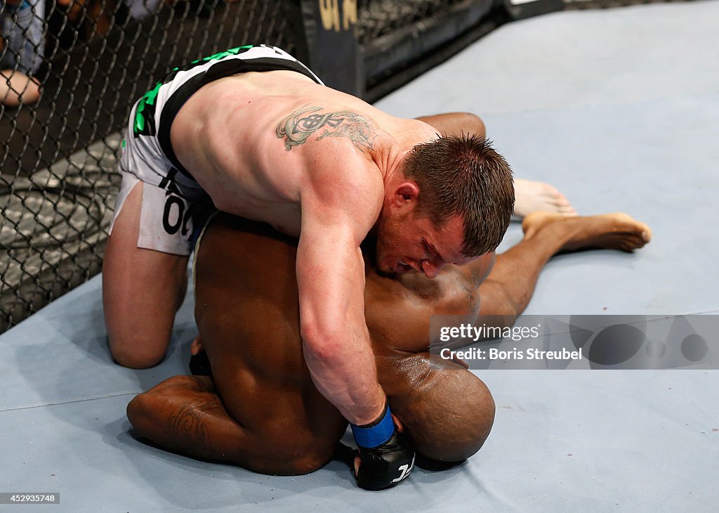 UFC Berlin: Mousasi v Munoz - Match 9: C.B. Dollaway v Francis Carmont