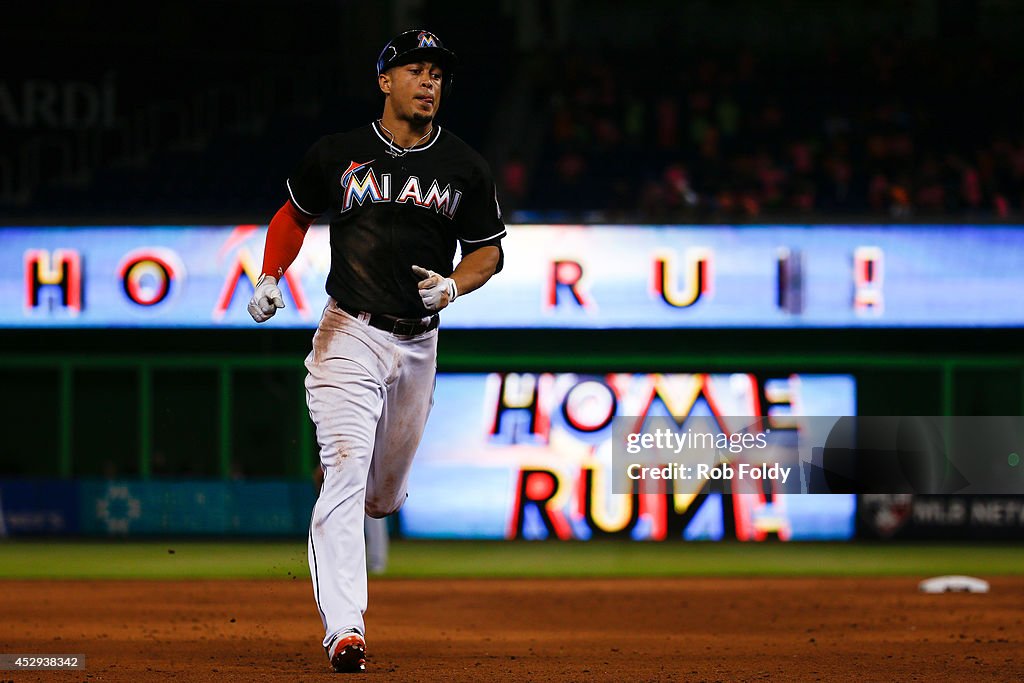 Washington Nationals v Miami Marlins