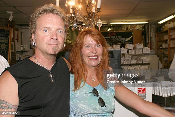 April Kramer Joey Kramer In Store Appearence At Kiehls Fotografías e imágenes de ...