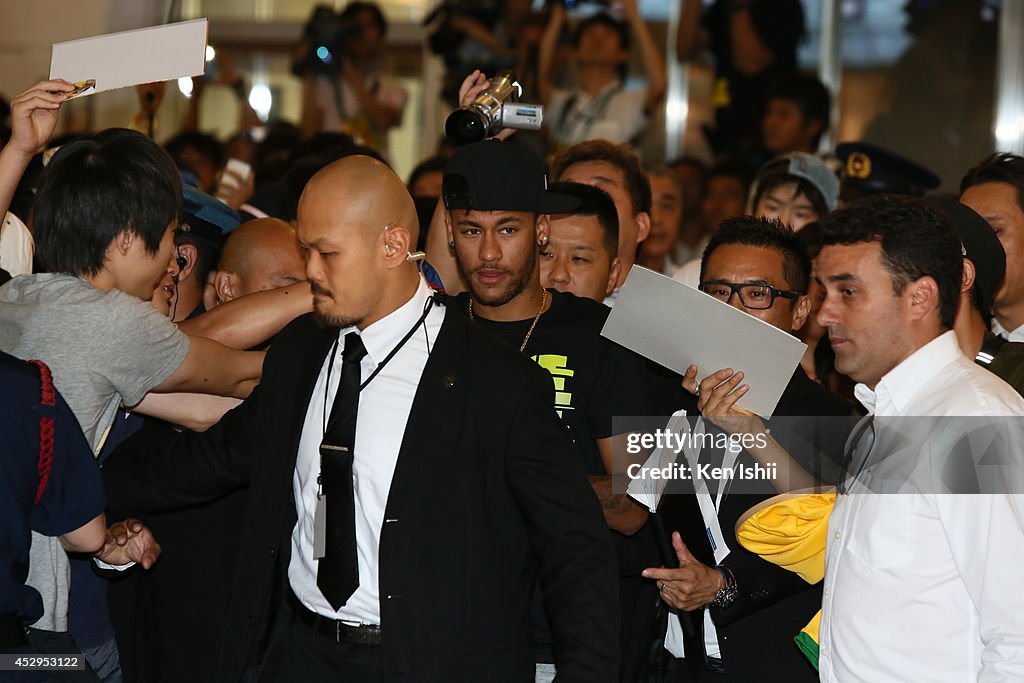 Neymar Arrives In Japan