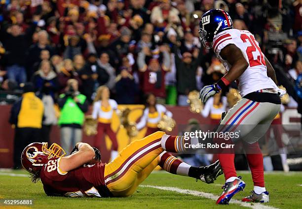 Logan Paulsen of the Washington Redskins scores a touchdown in the second quarter against the New York Giants during their game at FedExField on...