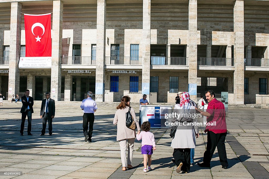 Expatriate Turks Vote In Turkish Elections