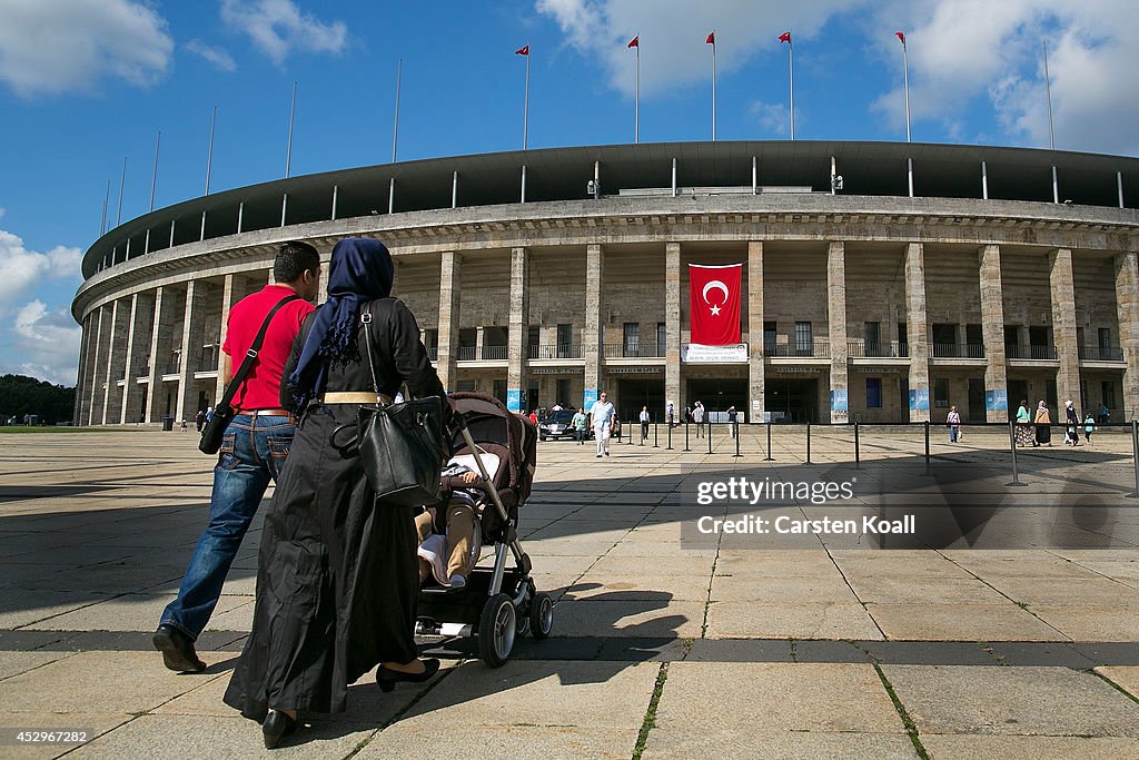 Expatriate Turks Vote In Turkish Elections