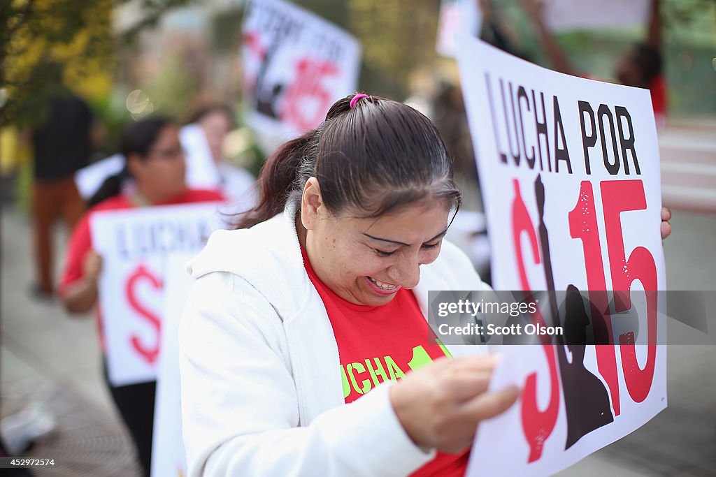 Fast Food Workers Rally At Chicago McDonald's To Raise Minimum Wage