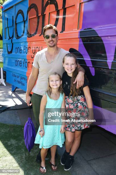 Actor Peter Facinelli and his daughters, Fiona Eve Facinelli and Lola Ray Facinelli, attend Yoobi Fun Day at The Grove on July 31, 2014 in Los...