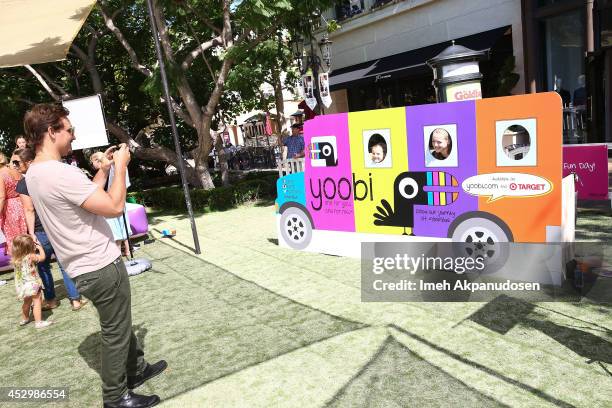 Actor Peter Facinelli and his daughters, Fiona Eve Facinelli and Lola Ray Facinelli, attend Yoobi Fun Day at The Grove on July 31, 2014 in Los...