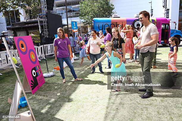 Actor Peter Facinelli and his daughters, Fiona Eve Facinelli and Lola Ray Facinelli, attend Yoobi Fun Day at The Grove on July 31, 2014 in Los...