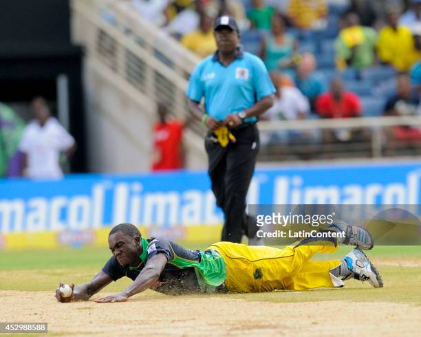 Jerome Taylor of Jamaica Tallawahs takes the catch to dismiss Ben Dunk of Antigua Hawksbills during a match between Jamaica Tallawahs and Antigua...