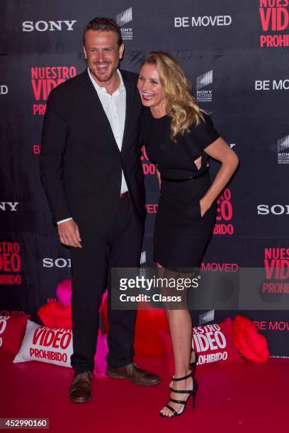 Actress Cameron Diaz and actor Jason Segel attend the avant premiere of the American film 'Nuestro Video Prohibido' at Cinepolis Universidad Cinema...