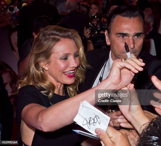 Actress Cameron Diaz signs autographs during the avant premiere of the American film 'Nuestro Video Prohibido' at Cinepolis Universidad Cinema on...