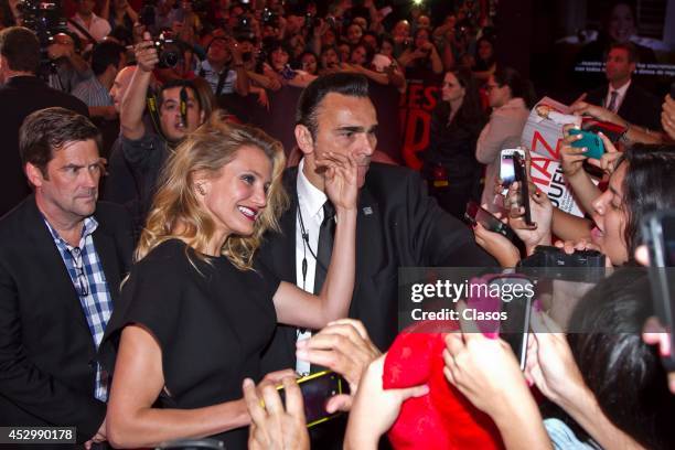 Actress Cameron Diaz signs autographs during the avant premiere of the American film 'Nuestro Video Prohibido' at Cinepolis Universidad Cinema on...