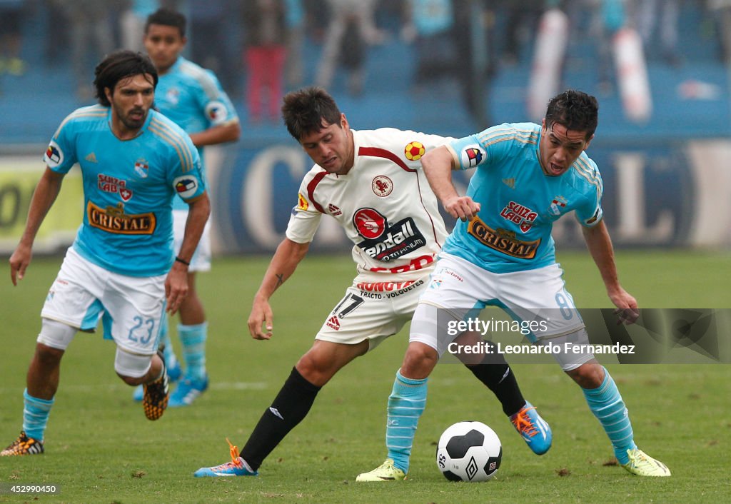 Sporting Cristal v Leon de Huanuco - Torneo Apertura 2014