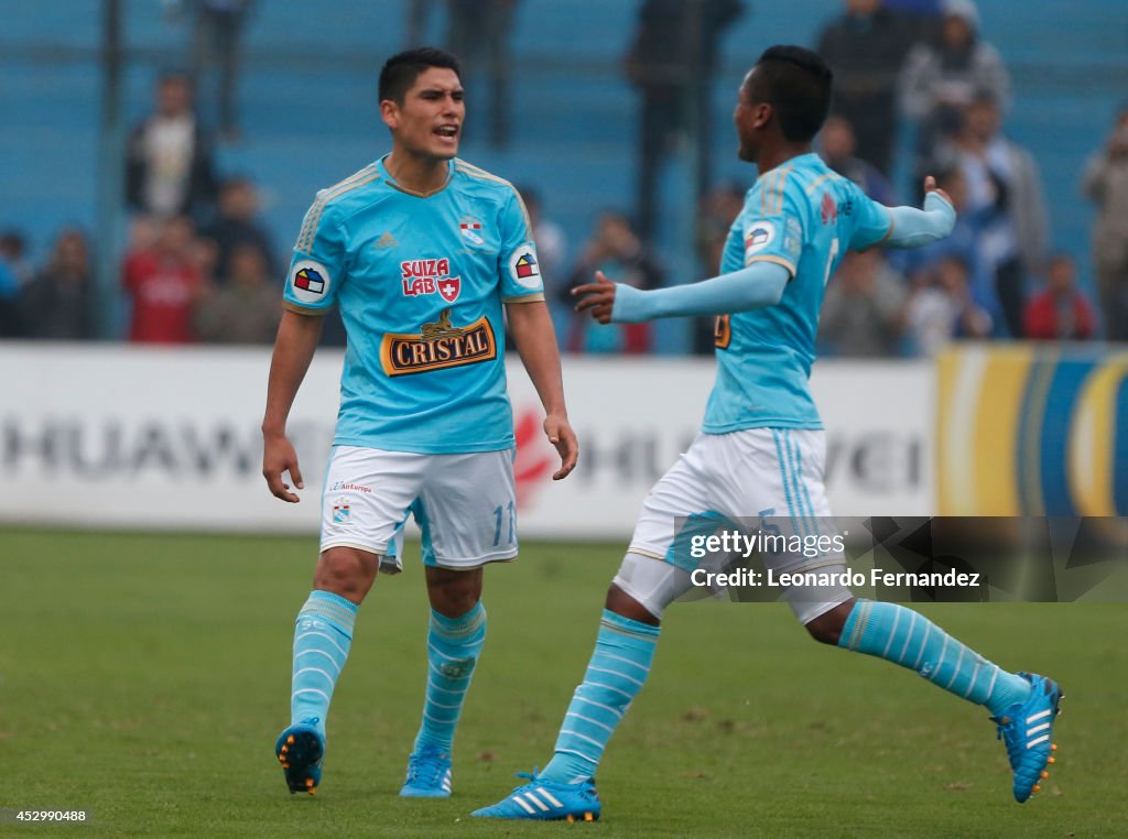 Sporting Cristal v Leon de Huanuco - Torneo Apertura 2014