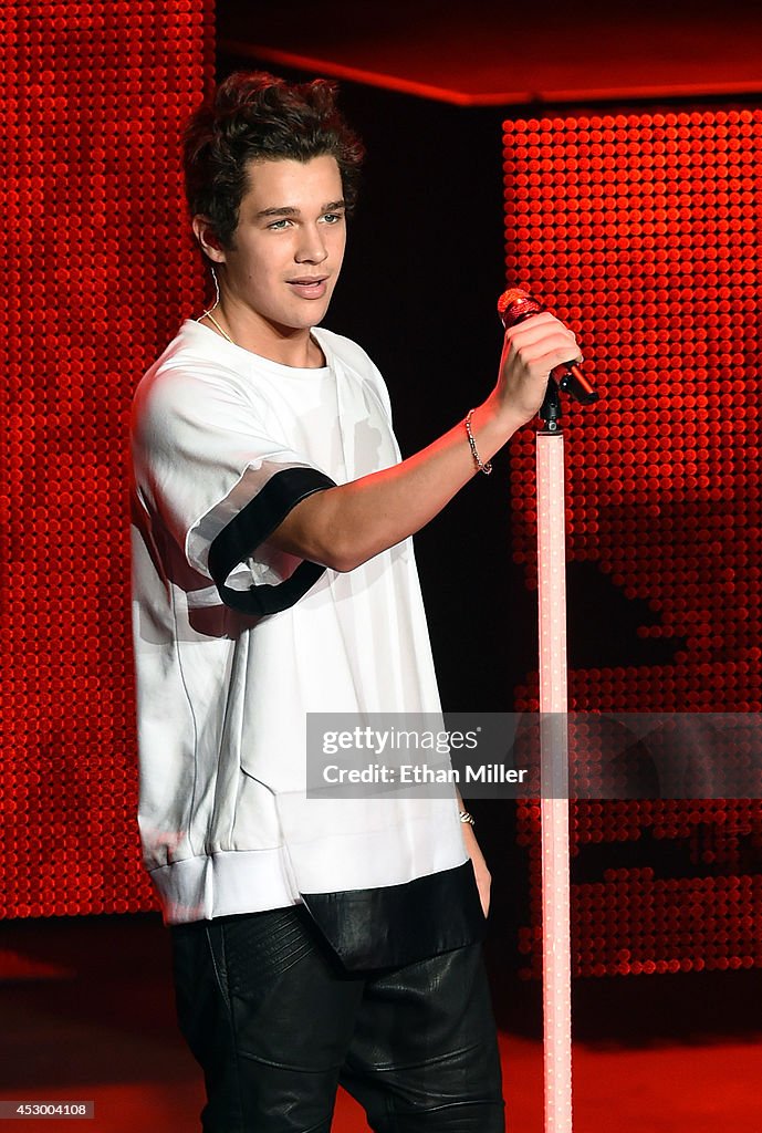 Austin Mahone, The Vamps, Fifth Harmony And Shawn Mendes Perform At The Hard Rock Joint