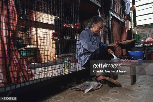 This 84-year old woman lives in a cage bed in a crowded apartment in Mong Kok district in Hong Kong. She pays US$ 40 a month for two square meters,...