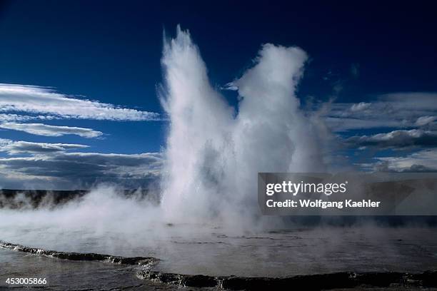 Wyoming, Yellowstone National Park, Firehole Lake Drive, Great Fountain Geyser.