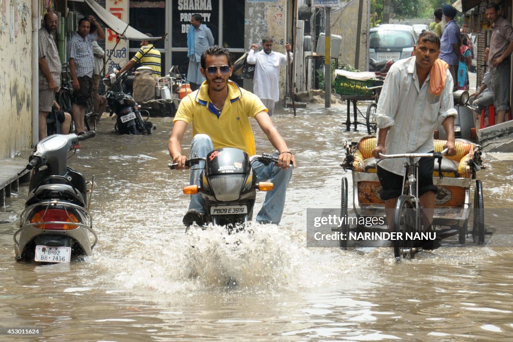 INDIA-WEATHER-SUMMER-RAIN