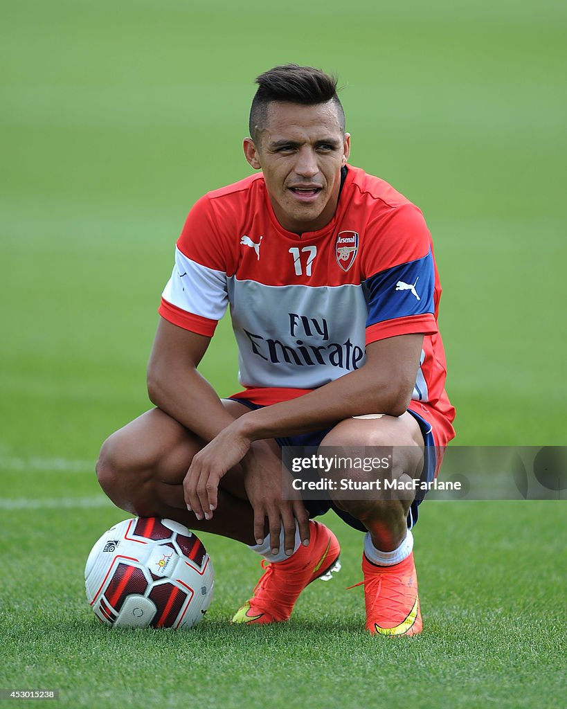 Arsenal Training Session & Press Conference