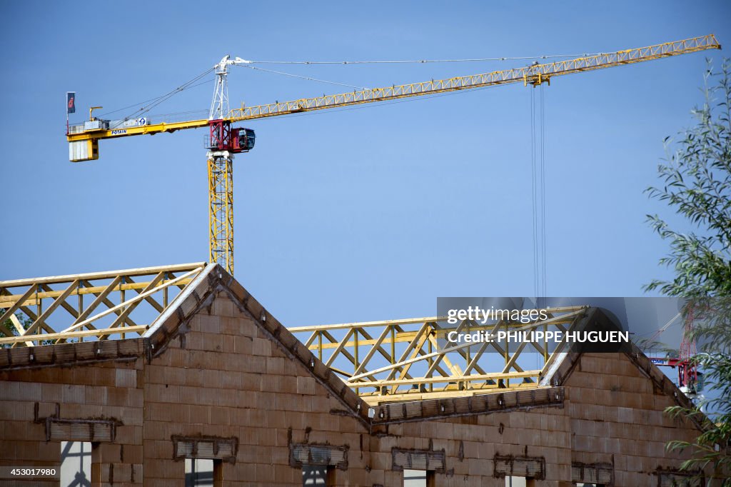 FRANCE-CONSTRUCTION-CRANE