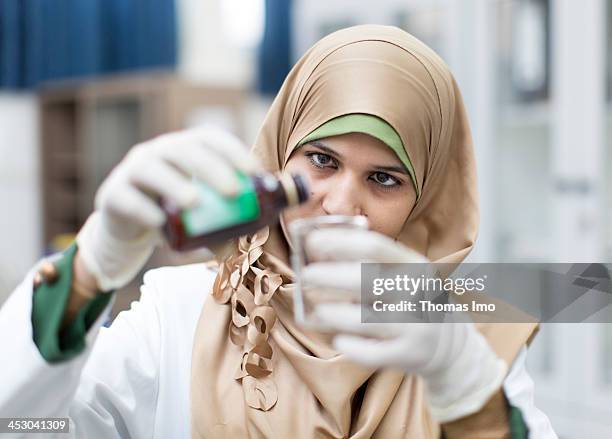 Azhar Lab 261 Al Azhar University Gaza Stock Photos, High-Res Pictures, and ...