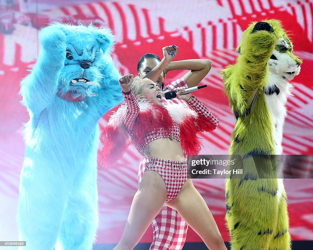 Miley Cyrus In Concert - Uniondale, NY