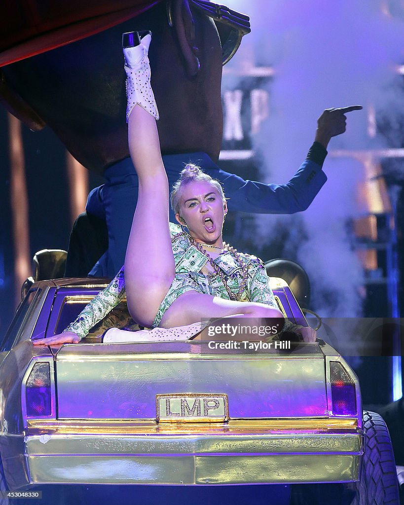 Miley Cyrus In Concert - Uniondale, NY