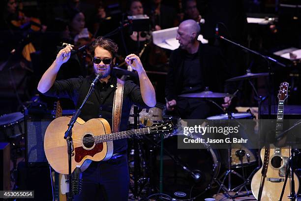 20 Amos Lee In Concert With The Colorado Symphony Morrison Co Photos and  Premium High Res Pictures - Getty Images