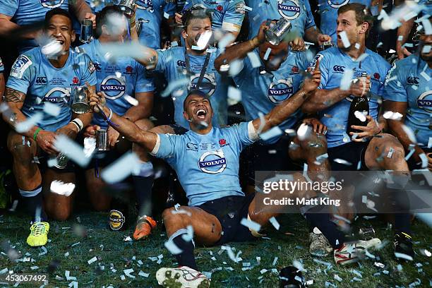 Kurtley Beale and Waratahs players celebrate victory and hold the Super Rugby trophy during the Super Rugby Grand Final match between the Waratahs...