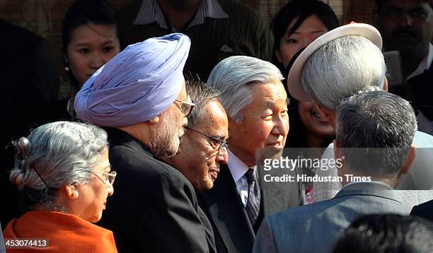 Japanese Emperor Akihito , Indian President Pranab Mukherjee and Prime Minister Manmohan Singh during his ceremonial reception on December 2, 2013 in...