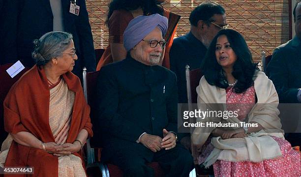President Pranab Mukherjees daughter Sharmishta , Prime Minister Manmohan Singh and his wife Gursharan Kaur during the ceremonial reception of...