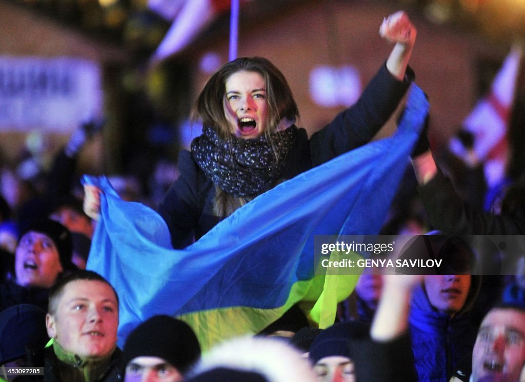 TOPSHOT-UKRAINE-UNREST-POLITICS-EU-RUSSIA