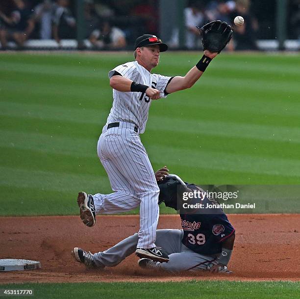 Danny Santana of the Minnesota Twins steals second base ahead of the throw to Gordon Beckham of the Chicago White Sox in the 1st inning at U.S....