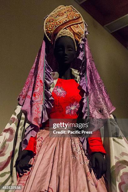 The exhibition of "High Fashion, Large Theatre", at the Venaria Reale, shows thirty years of meetings and collaborations among the protagonists of...