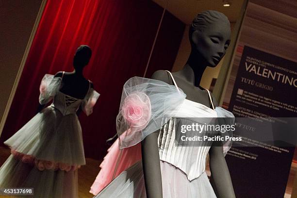 The exhibition of "High Fashion, Large Theatre", at the Venaria Reale, shows thirty years of meetings and collaborations among the protagonists of...