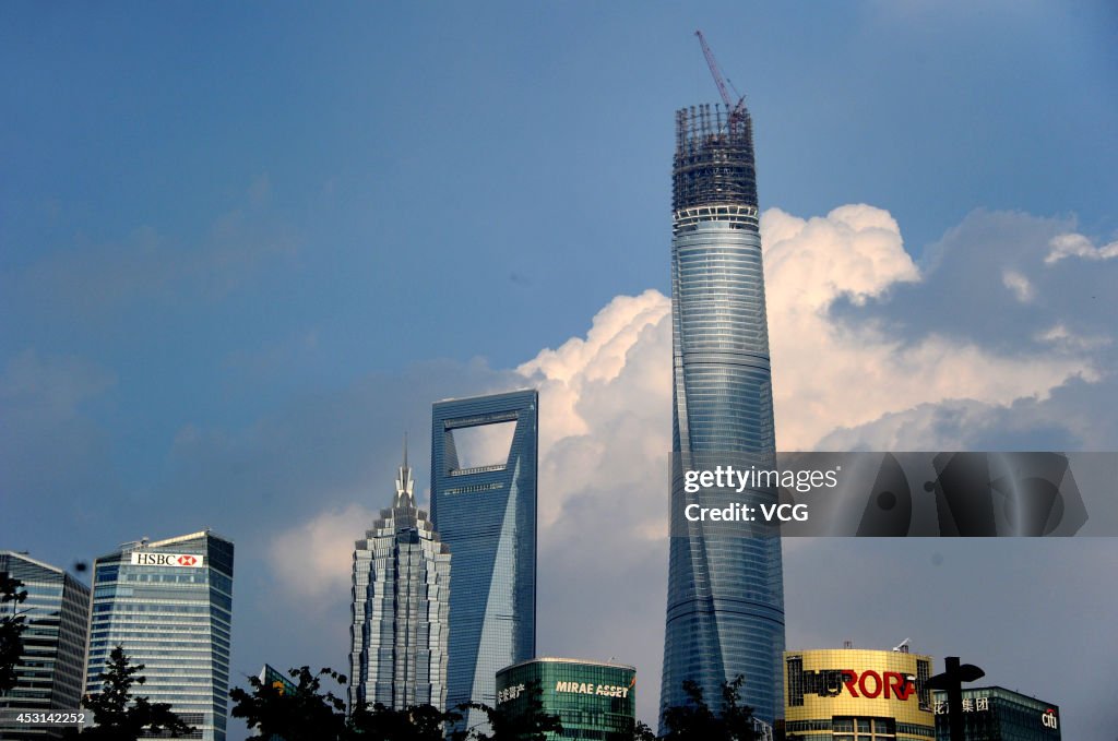 Final Steel Of 632-Meter-High Shanghai Skyscraper Is Installed In Shanghai