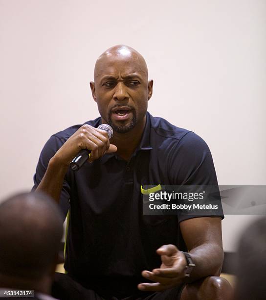 Alonzo Mourning speaks at Dwyane Wade's Fourth Annual Fantasy Basketball Camp at Westin Diplomat on August 3, 2014 in Hollywood, Florida.