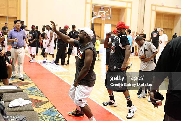 Jamie Foxx celebrates winning the championship at Dwyane Wade's Fourth Annual Fantasy Basketball Camp at Westin Diplomat on August 3, 2014 in...