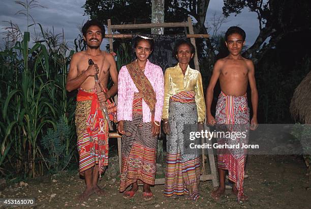 Sarong Javaans Sarong For Men Photos and Premium High Res Pictures - Getty Images