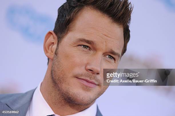 Actor Chris Pratt arrives at the Los Angeles premiere of 'Guardians Of The Galaxy' at the El Capitan Theatre on July 21, 2014 in Hollywood,...