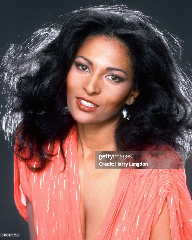 Actress Pam Grier poses for a portrait in 1985 in Los Angeles,... News