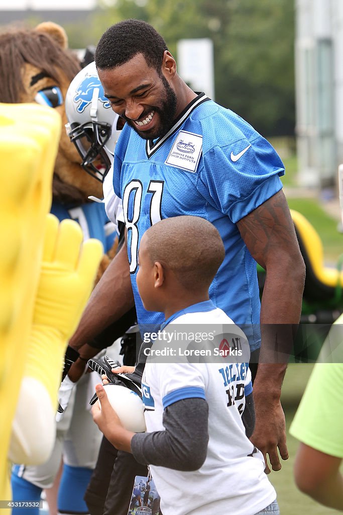 Nickelodeon's Road To Worldwide Day Of Play Hits The Detroit Lions Family Day