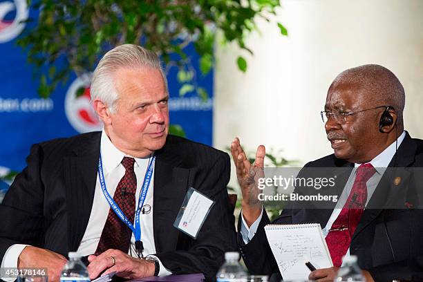 Michael Ducker, vice chairman of U.S. Chamber of Commerce and chief operating officer for FedEx Express Corp., left, listens to Armando Guebuza,...