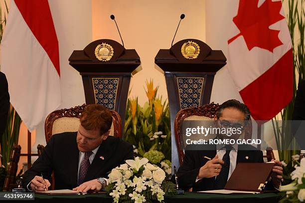 Canadian Foreign Minister John Baird and his Indonesian counterpart Marty Natalegawa sign a Plan of Action towards the framework of Comprehensive...