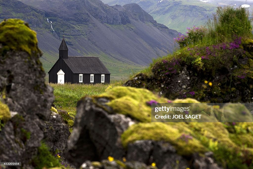 ICELAND-TOURISM-FEATURE